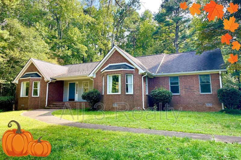 Welcome to this charming 3-bedroom, 4-bathroom home located in the heart of Fayetteville, GA. property image