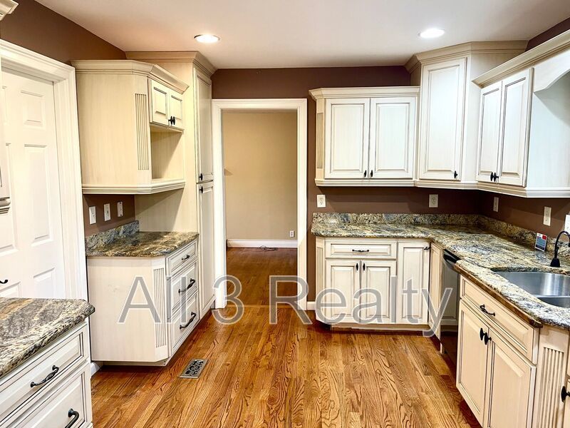 Half off first month's rent with move-in by December 20!!! Welcome to this stunning 4-bedroom, 3.5-bathroom home located in the vibrant community of Smyrna, GA. property image