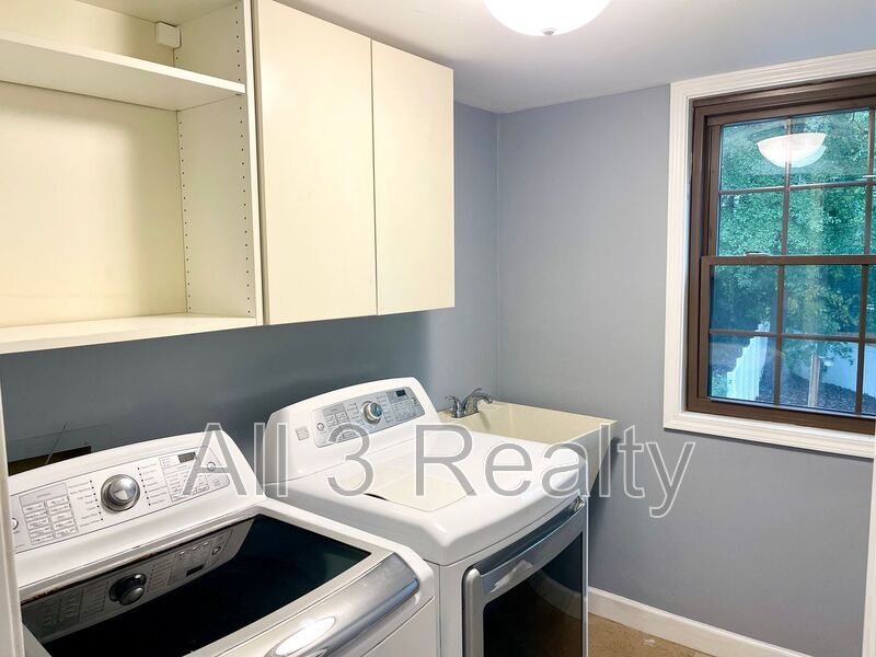 Half off first month's rent with move-in by December 20!!! Welcome to this stunning 4-bedroom, 3.5-bathroom home located in the vibrant community of Smyrna, GA. property image