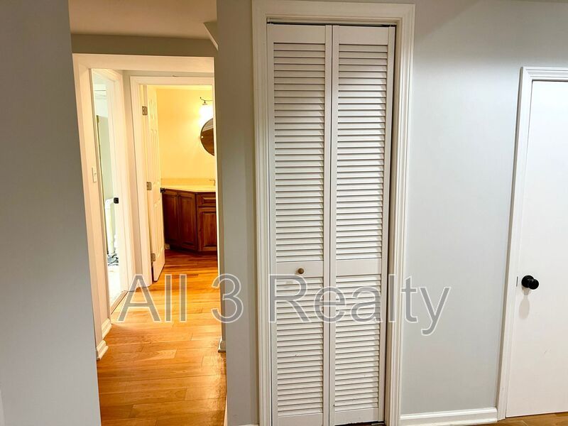 Half off first month's rent with move-in by December 20!!! Welcome to this stunning 4-bedroom, 3.5-bathroom home located in the vibrant community of Smyrna, GA. property image