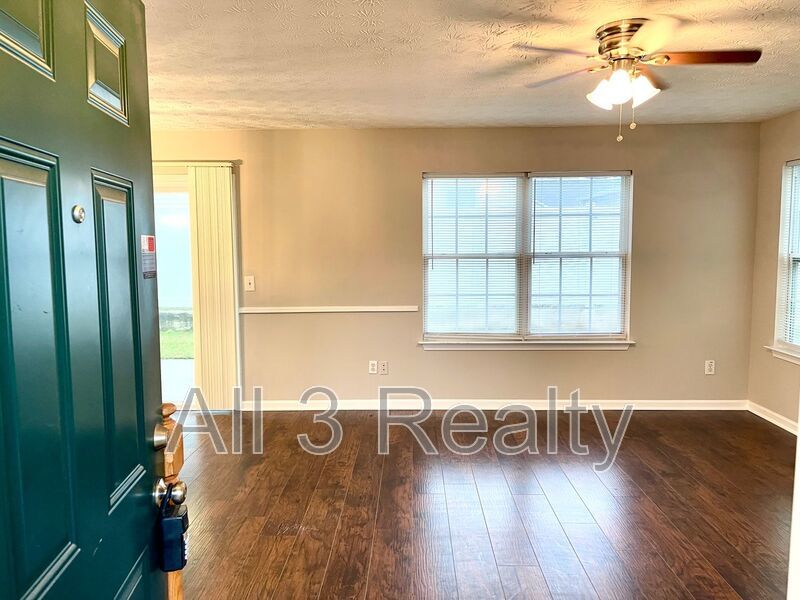 Welcome to this charming 2-bedroom, 2.5-bathroom home located in the vibrant community of Acworth, GA. property image