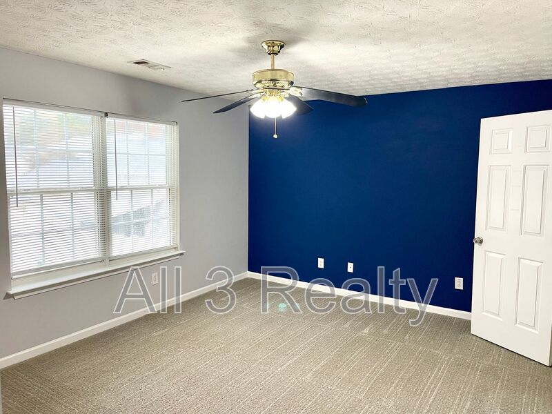 Welcome to this charming 2-bedroom, 2.5-bathroom home located in the vibrant community of Acworth, GA. property image