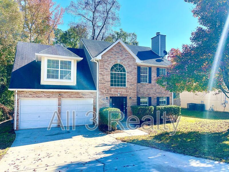 Welcome to this charming 3-bedroom, 2.5-bathroom home located in the desirable area of Ellenwood, GA. property image