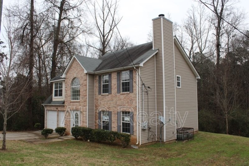 Welcome to this charming 3-bedroom, 2.5-bathroom home located in the desirable area of Ellenwood, GA. property image