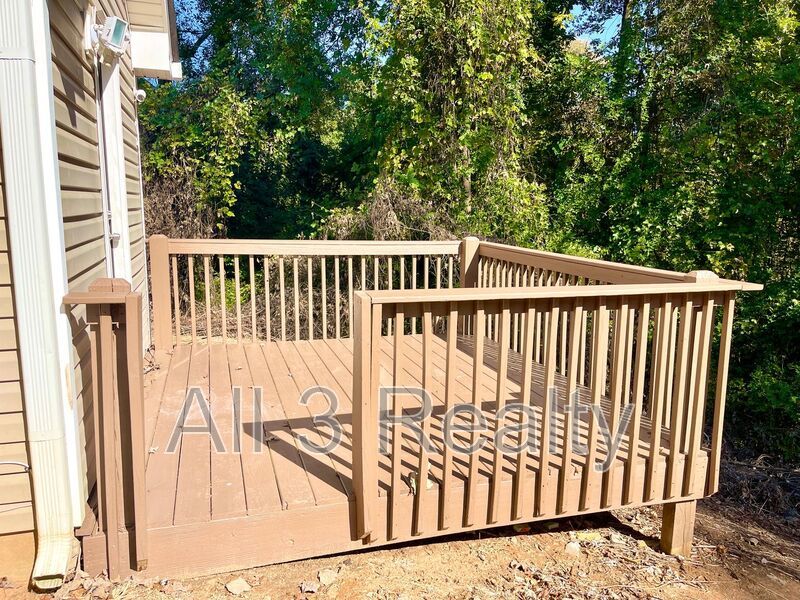 Welcome to this charming 3-bedroom, 2.5-bathroom home located in the desirable area of Ellenwood, GA. property image