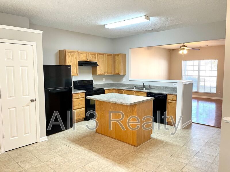 Welcome to this charming brick townhome in Lithonia, GA 2br/2.5 bath Townhome! property image