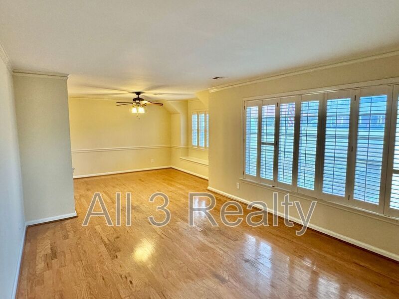 Gorgeous Interiors in this BONUS SPACE + 4 Bedroom  2 Bathroom Home! property image