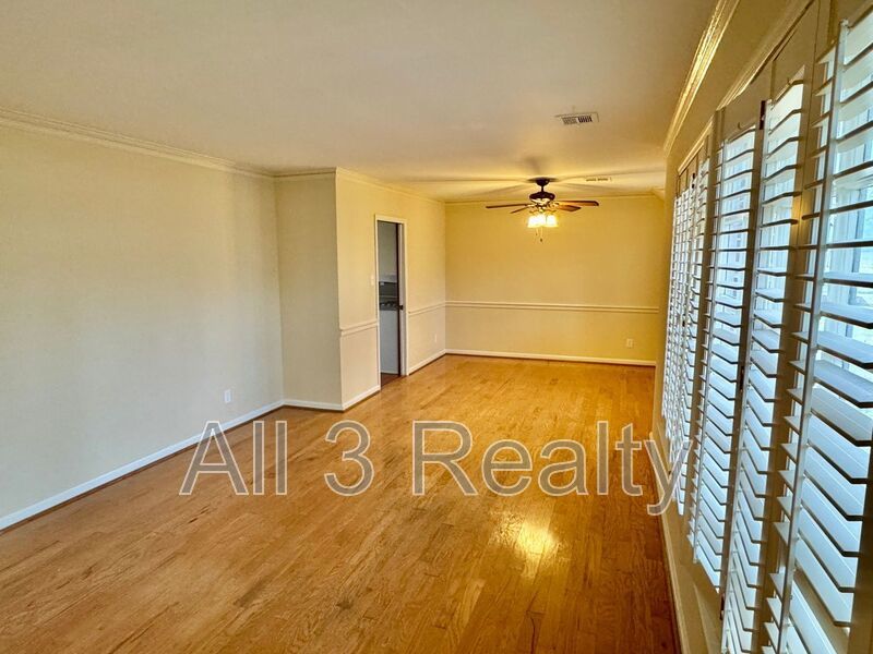 Gorgeous Interiors in this BONUS SPACE + 4 Bedroom  2 Bathroom Home! property image