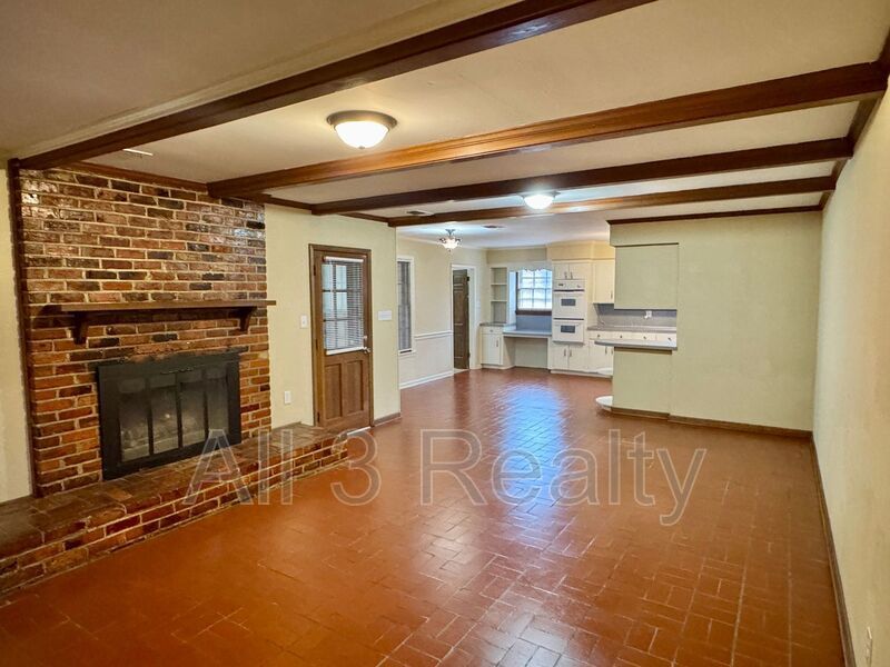 Gorgeous Interiors in this BONUS SPACE + 4 Bedroom  2 Bathroom Home! property image