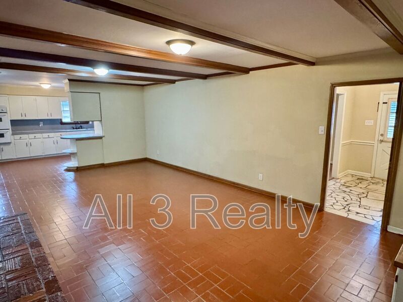 Gorgeous Interiors in this BONUS SPACE + 4 Bedroom  2 Bathroom Home! property image