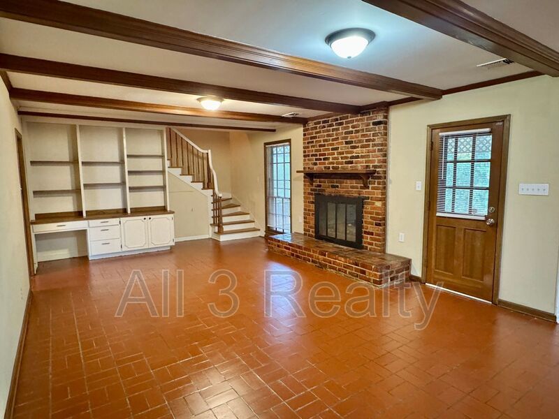 Gorgeous Interiors in this BONUS SPACE + 4 Bedroom  2 Bathroom Home! property image