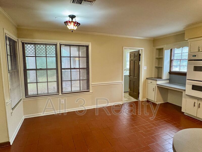 Gorgeous Interiors in this BONUS SPACE + 4 Bedroom  2 Bathroom Home! property image