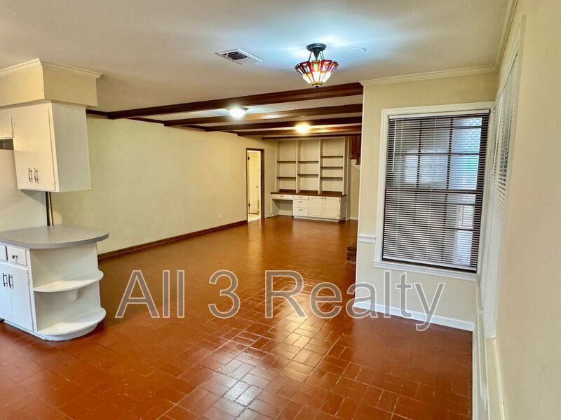 Gorgeous Interiors in this BONUS SPACE + 4 Bedroom  2 Bathroom Home! property image