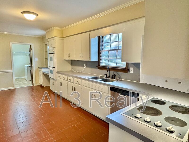 Gorgeous Interiors in this BONUS SPACE + 4 Bedroom  2 Bathroom Home! property image