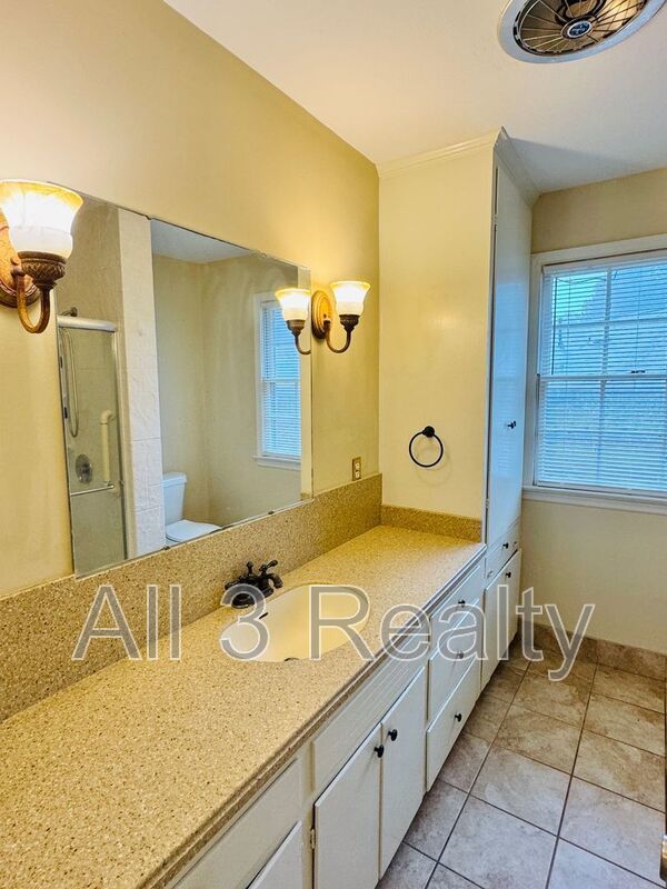 Gorgeous Interiors in this BONUS SPACE + 4 Bedroom  2 Bathroom Home! property image