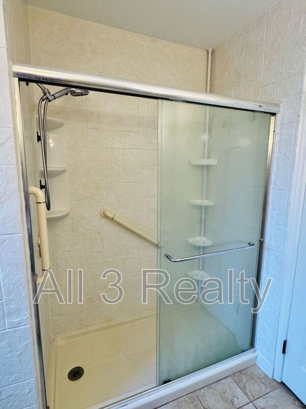 Gorgeous Interiors in this BONUS SPACE + 4 Bedroom  2 Bathroom Home! property image