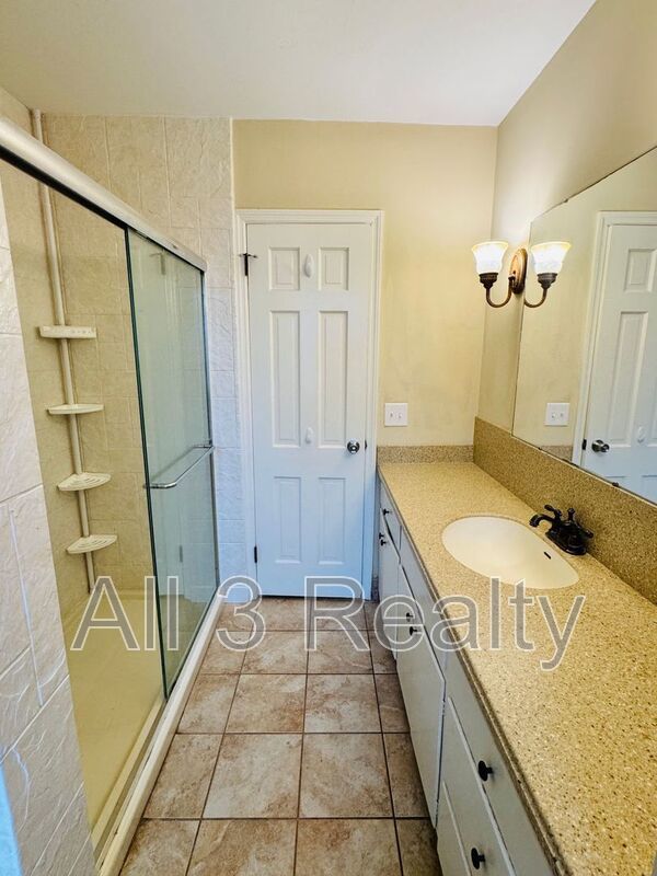 Gorgeous Interiors in this BONUS SPACE + 4 Bedroom  2 Bathroom Home! property image