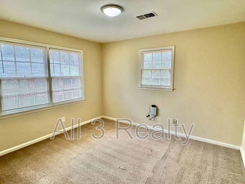 Gorgeous Interiors in this BONUS SPACE + 4 Bedroom  2 Bathroom Home! property image