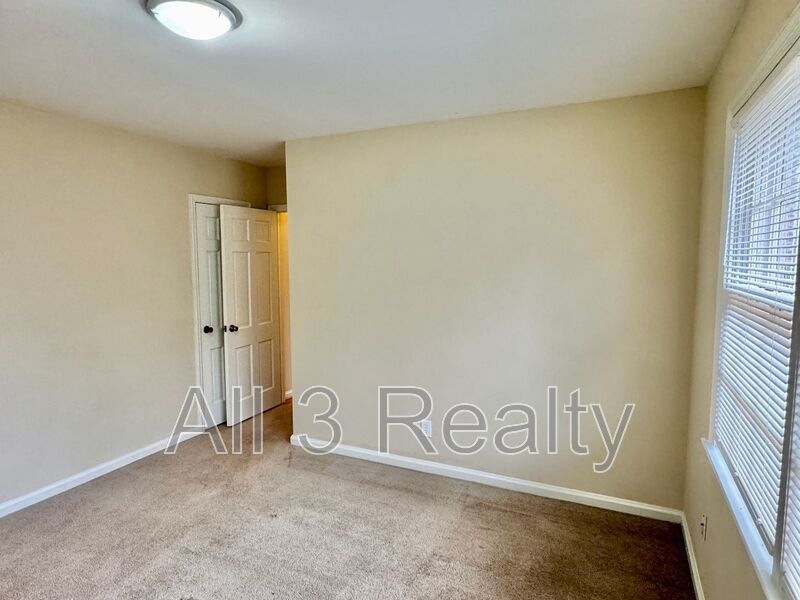 Gorgeous Interiors in this BONUS SPACE + 4 Bedroom  2 Bathroom Home! property image