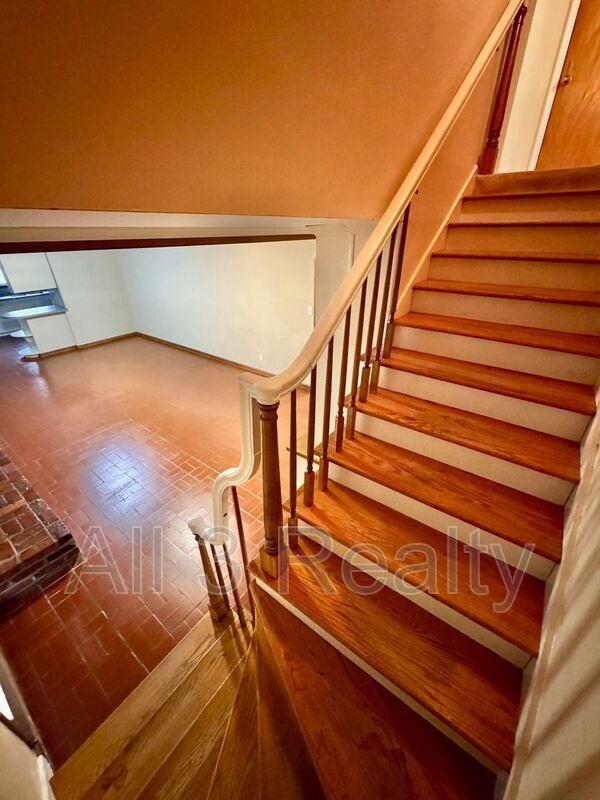 Gorgeous Interiors in this BONUS SPACE + 4 Bedroom  2 Bathroom Home! property image