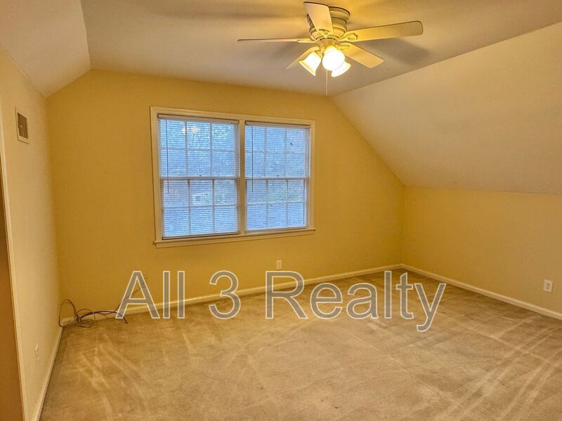 Gorgeous Interiors in this BONUS SPACE + 4 Bedroom  2 Bathroom Home! property image