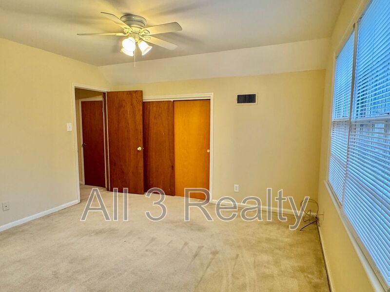 Gorgeous Interiors in this BONUS SPACE + 4 Bedroom  2 Bathroom Home! property image