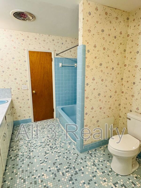 Gorgeous Interiors in this BONUS SPACE + 4 Bedroom  2 Bathroom Home! property image