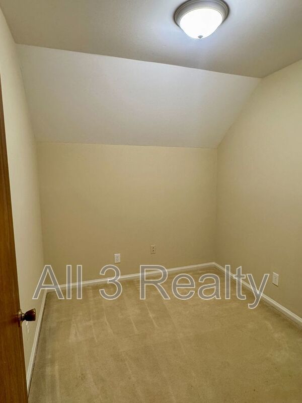 Gorgeous Interiors in this BONUS SPACE + 4 Bedroom  2 Bathroom Home! property image