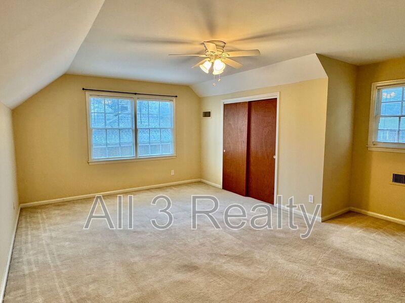 Gorgeous Interiors in this BONUS SPACE + 4 Bedroom  2 Bathroom Home! property image