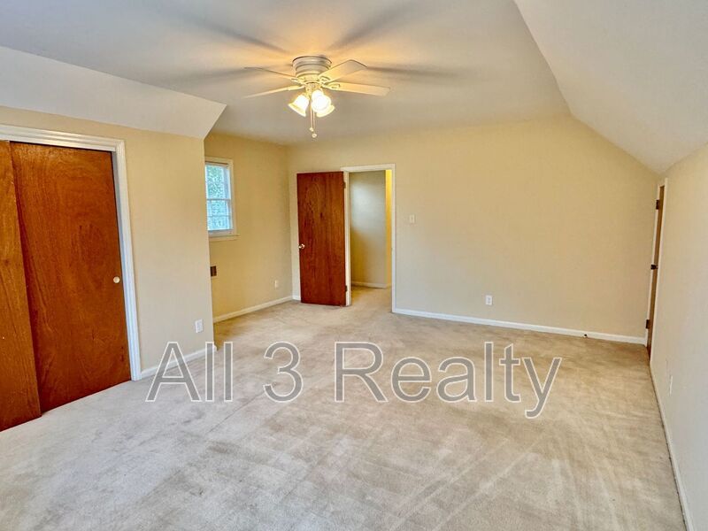 Gorgeous Interiors in this BONUS SPACE + 4 Bedroom  2 Bathroom Home! property image