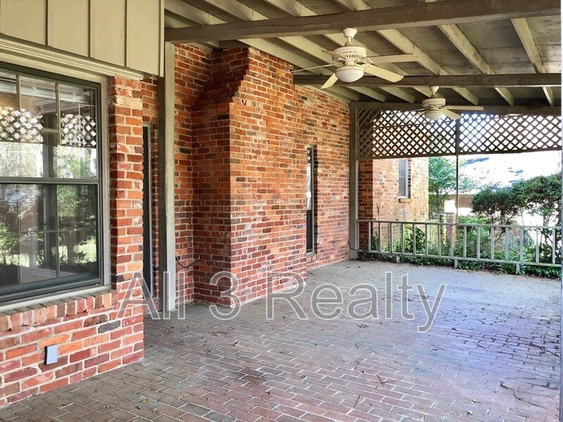 Gorgeous Interiors in this BONUS SPACE + 4 Bedroom  2 Bathroom Home! property image