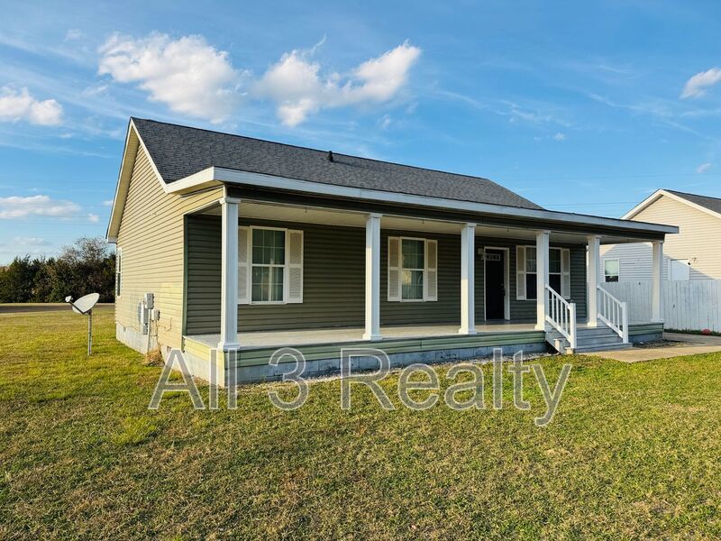 Charming 3-Bed, 2-Bath Home with Spacious Yard! property image