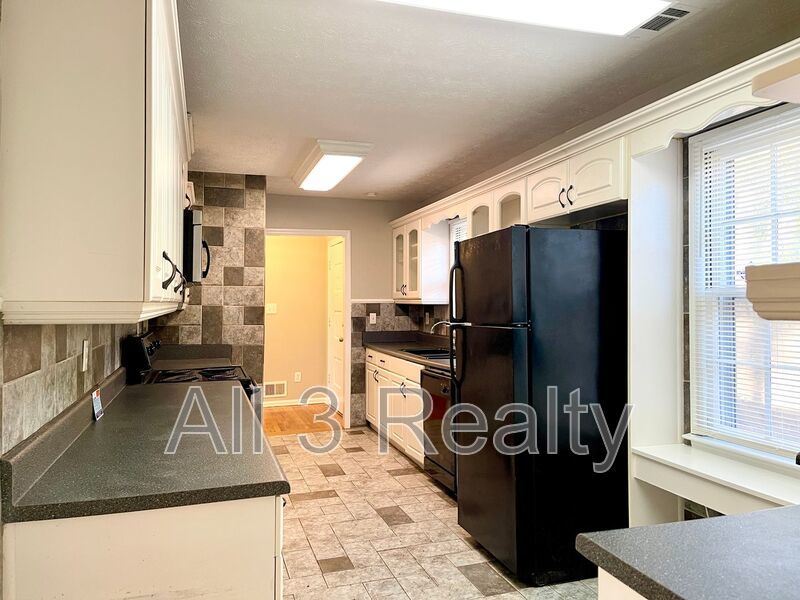 Welcome to this charming 3-bedroom, 1.5-bathroom home located in the vibrant community of Conyers, GA. property image