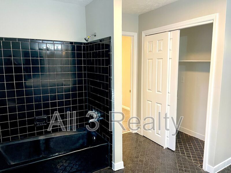 Welcome to this charming 3-bedroom, 1.5-bathroom home located in the vibrant community of Conyers, GA. property image