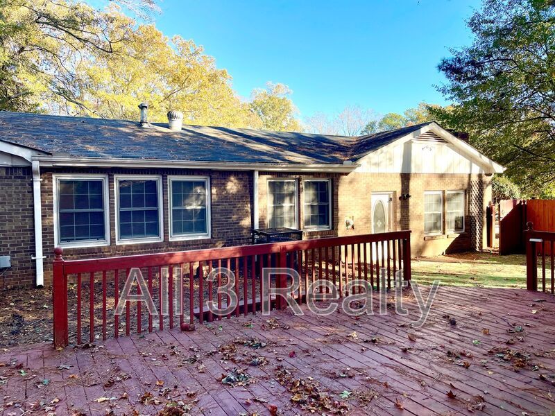 Welcome to this charming 3-bedroom, 1.5-bathroom home located in the vibrant community of Conyers, GA. property image