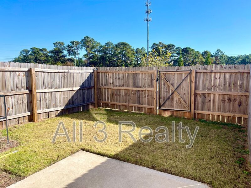 Welcome to this charming 3-bedroom, 2.5-bathroom home located in the vibrant community of Lithonia, GA. property image