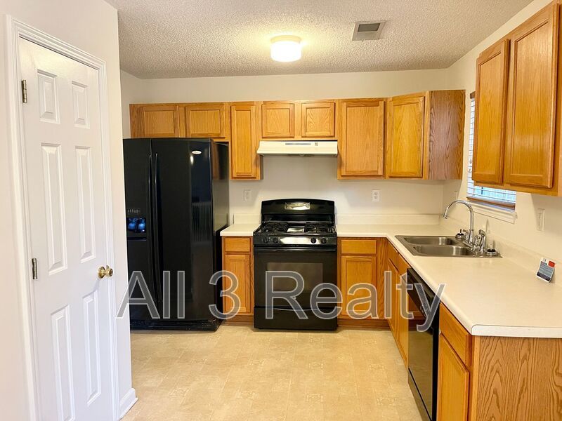 Welcome to this stunning two-story home located in the charming city of Fairburn, GA. property image