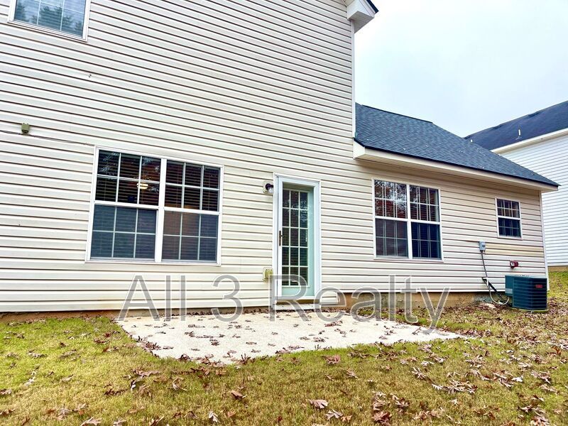 Welcome to this stunning two-story home located in the charming city of Fairburn, GA. property image