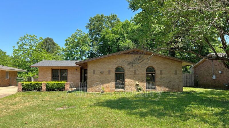 Beautiful 4-bedroom brick home property image