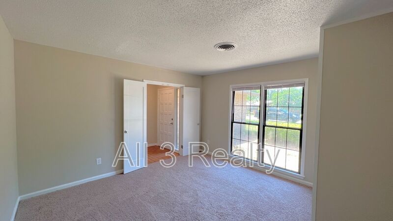 Beautiful 4-bedroom brick home property image