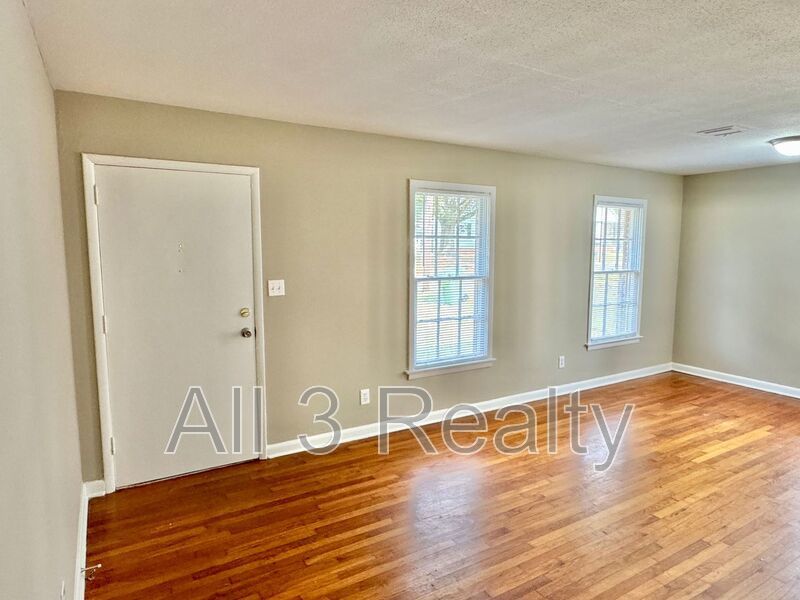 Charming 3-Bedroom Brick Home with Beautiful Hardwoods! property image