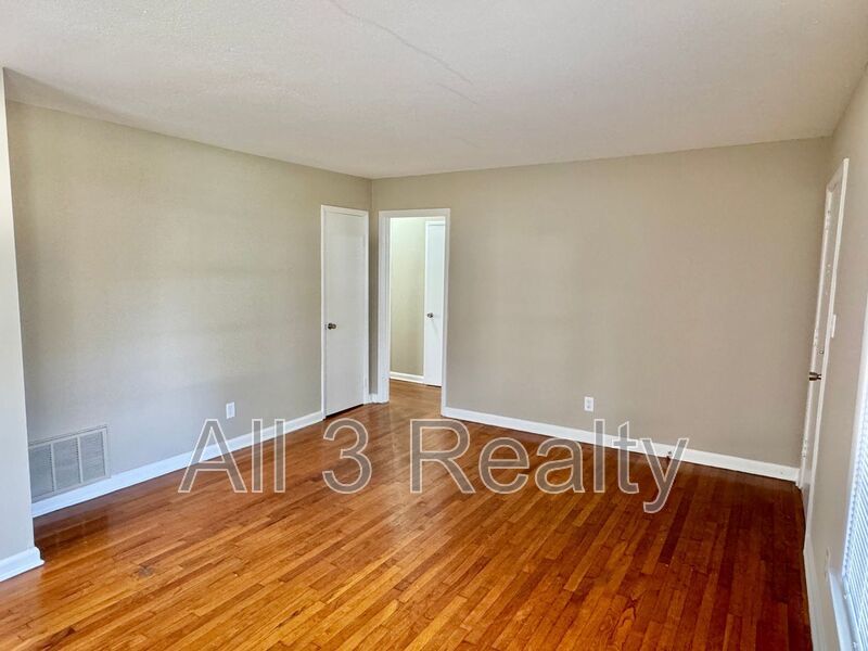 Charming 3-Bedroom Brick Home with Beautiful Hardwoods! property image