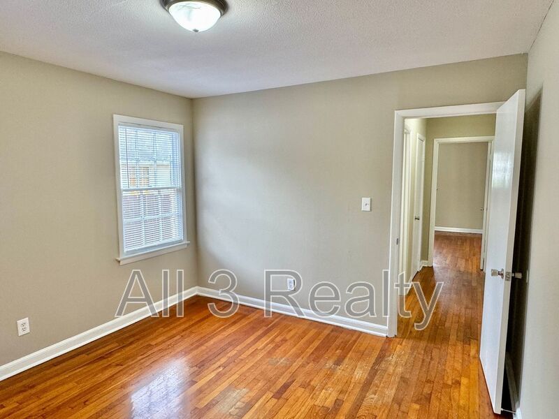 Charming 3-Bedroom Brick Home with Beautiful Hardwoods! property image