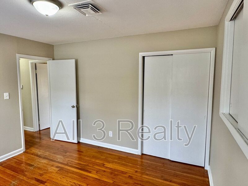 Charming 3-Bedroom Brick Home with Beautiful Hardwoods! property image