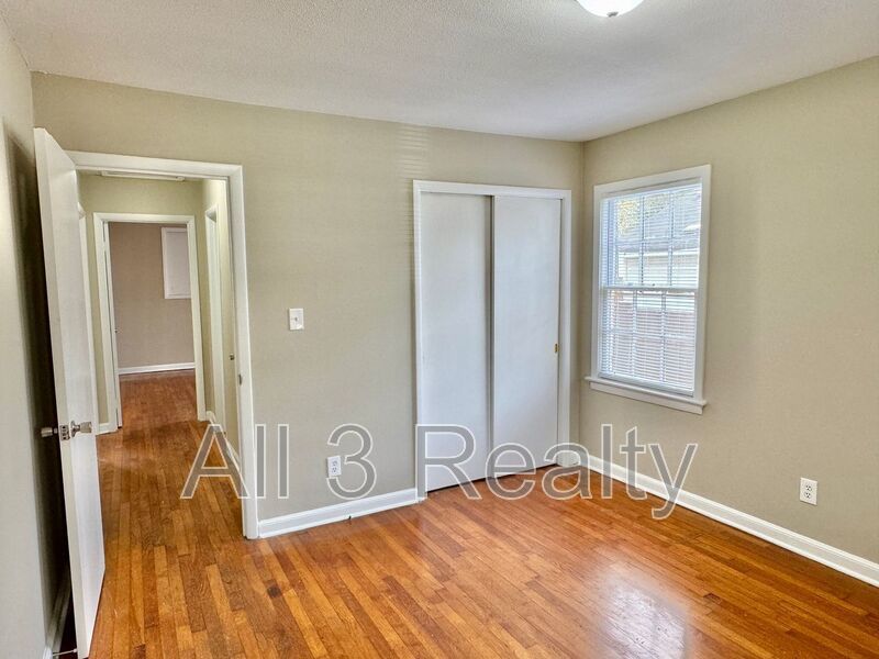 Charming 3-Bedroom Brick Home with Beautiful Hardwoods! property image