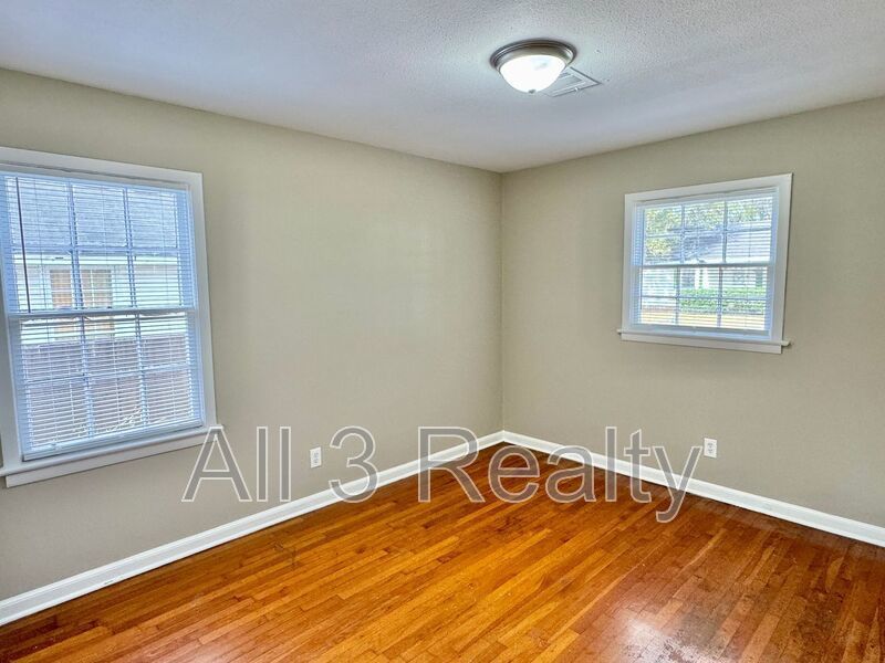 Charming 3-Bedroom Brick Home with Beautiful Hardwoods! property image