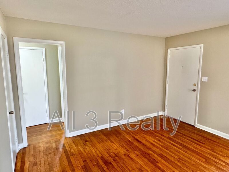 Charming 3-Bedroom Brick Home with Beautiful Hardwoods! property image