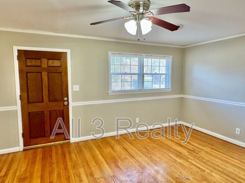Charming 3-Bedroom Home with Cozy Living Spaces! property image