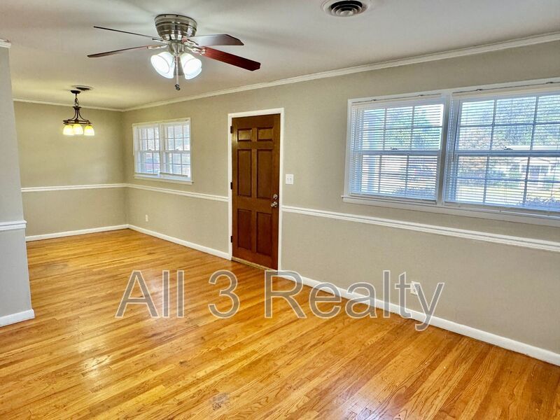 Charming 3-Bedroom Home with Cozy Living Spaces! property image