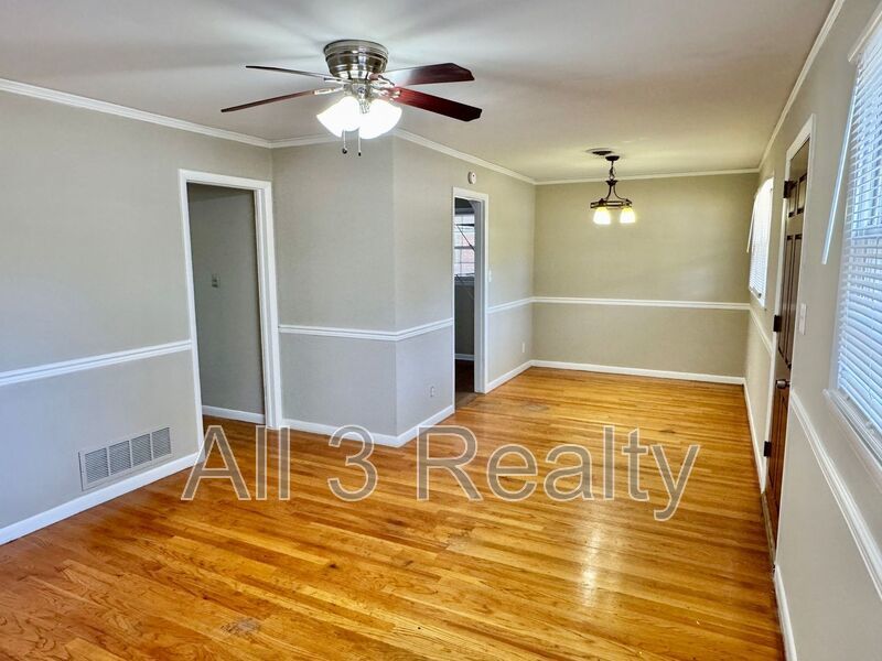 Charming 3-Bedroom Home with Cozy Living Spaces! property image